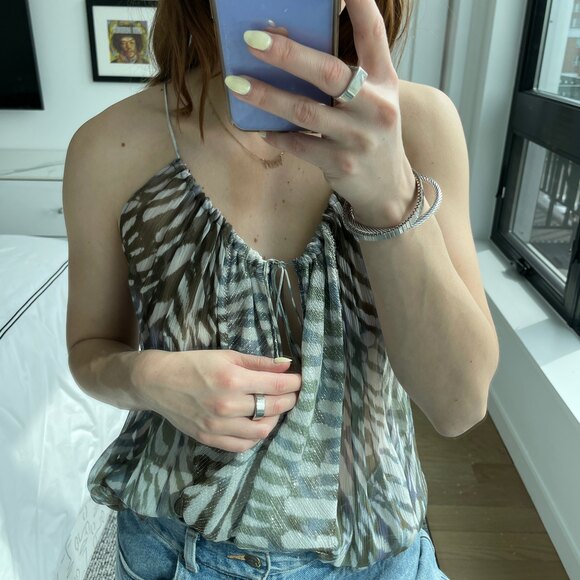 Of Two Minds Printed V-Neck Cami Top - Picture 4 of 7